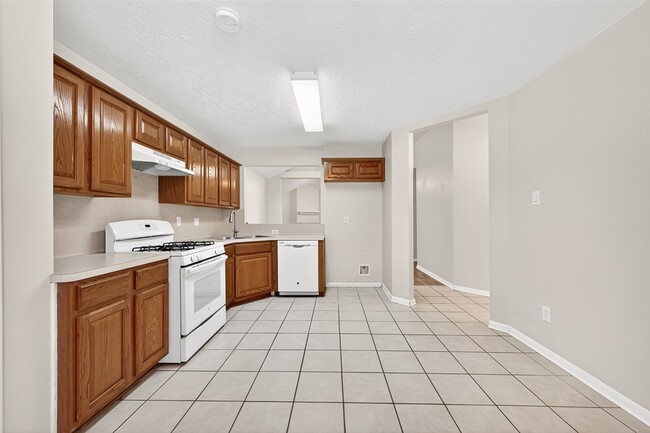 Building Photo - 22938 Sugar Bear Dr