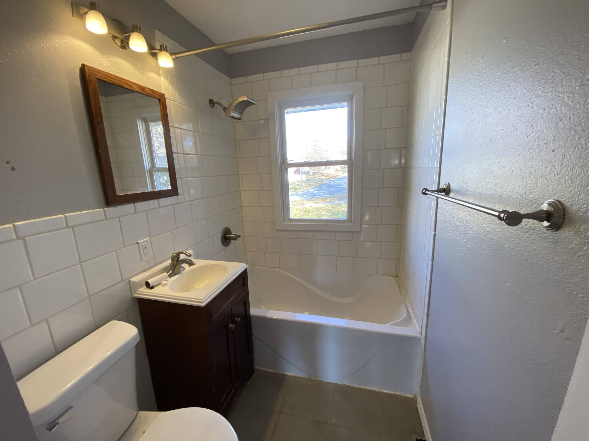 Building Photo - 2761 Skeies Dr
