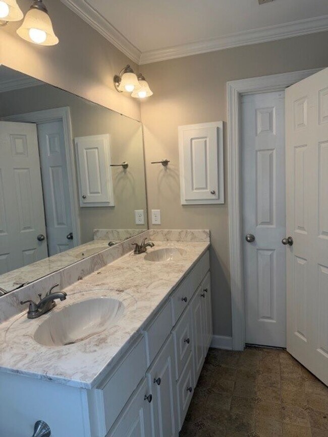 Building Photo - 105 Tillage Pl