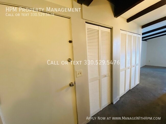 Building Photo - 511 Wrexham Ave SW