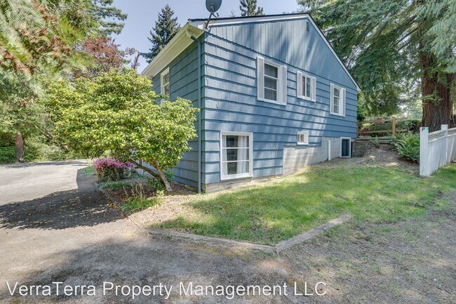 Building Photo - 3 br, 2 bath House - 7658 NE 12th St