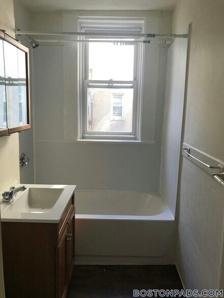 Building Photo - 1175 Boylston St