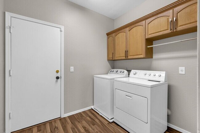 Building Photo - 2032 S Sabrina