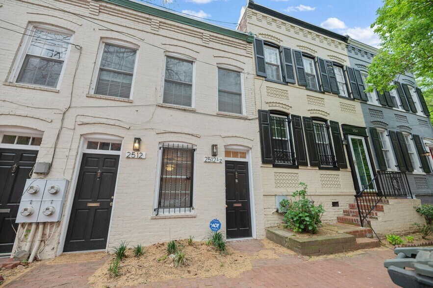 Building Photo - 2510 East Pl NW