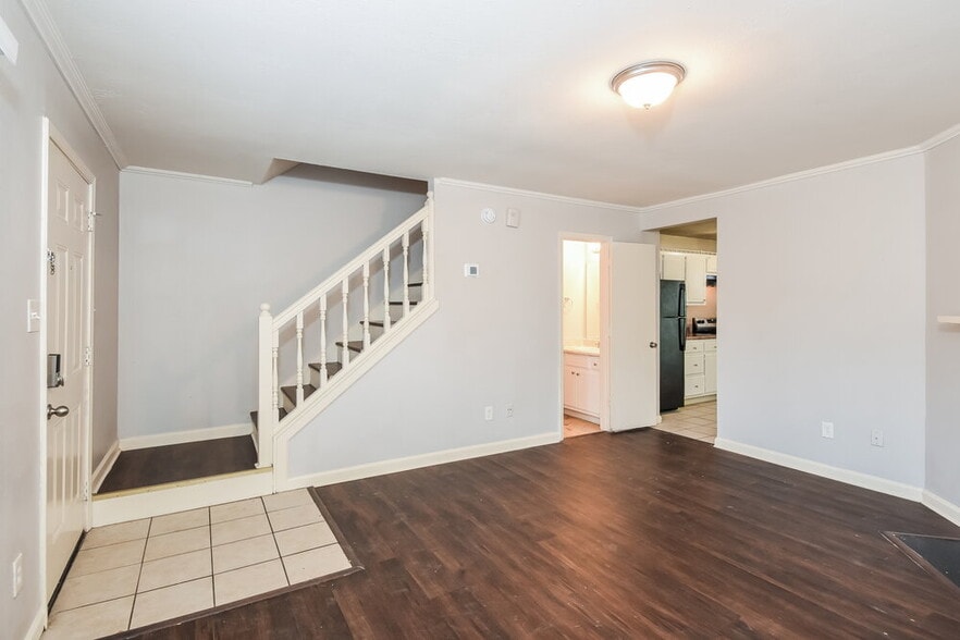 Building Photo - 1651 Winchester Way SE