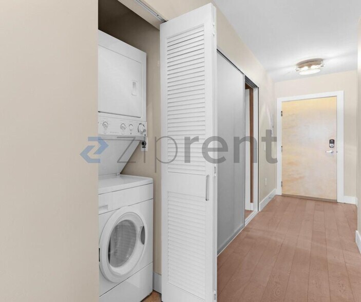 Building Photo - 530 Broadway E