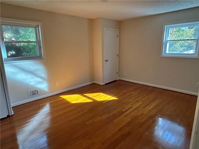 Building Photo - 1811 Trophy Dr