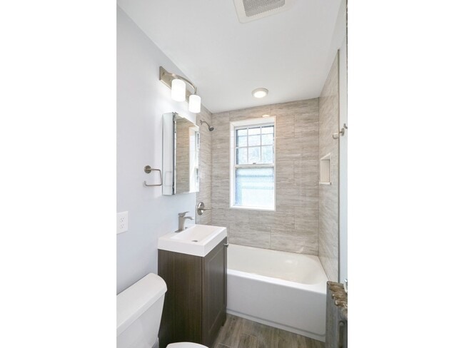 Building Photo - 42 Linnaean St