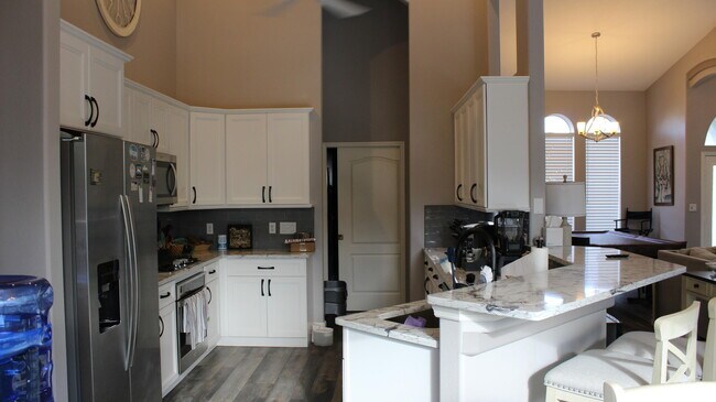 Building Photo - 132 Cambridge Ct