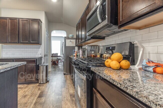 Building Photo - 6819 Whisper Grv