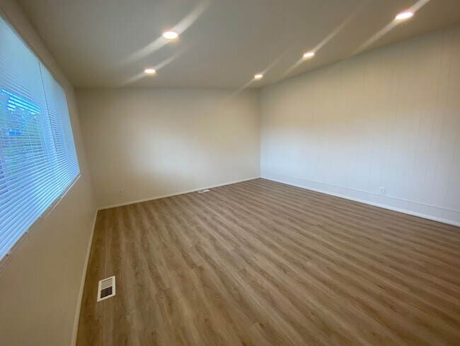 Building Photo - 4975 South 3535 West