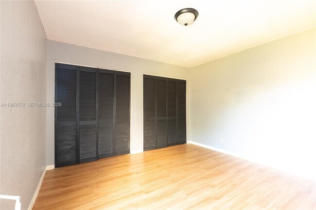 Building Photo - 430 Commodore Dr