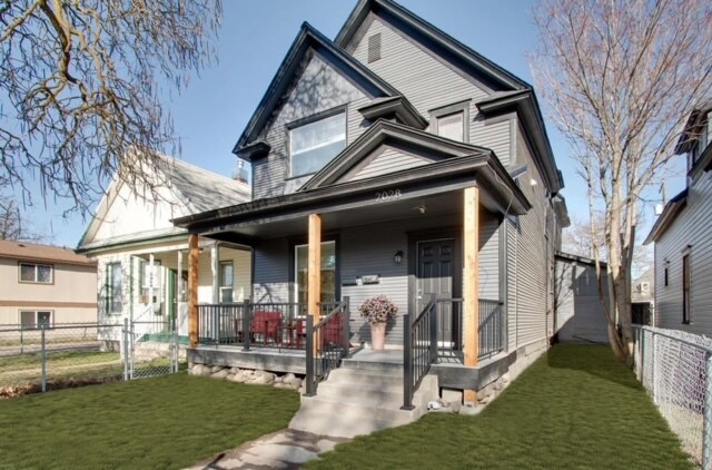 FRONT OF HOUSE - 2028 W Gardner Ave
