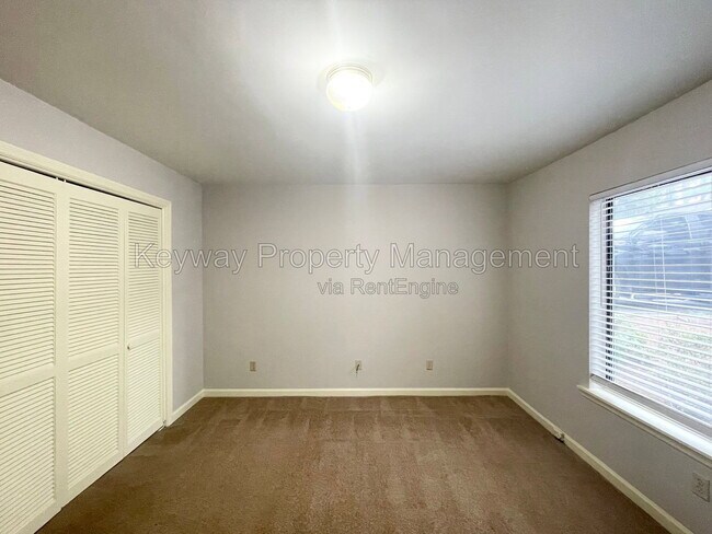 Building Photo - 839 Wimbledon Dr