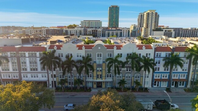 Building Photo - 533 NE 3rd Ave