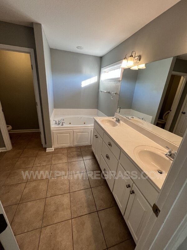 Building Photo - 267 Maree Dr