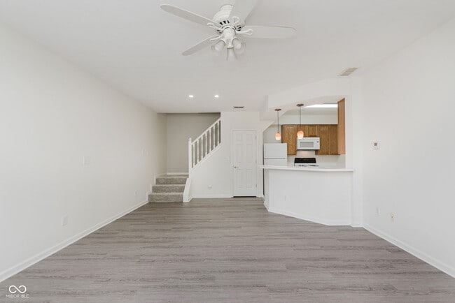 Building Photo - 8422 Enclave Blvd