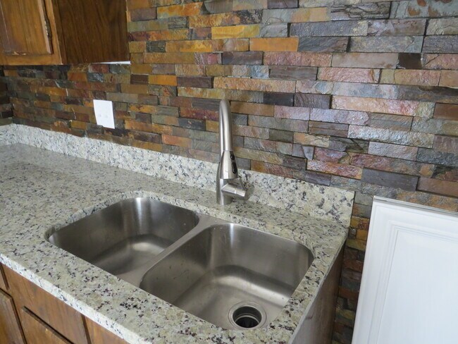 Building Photo - 4570 Washington Square Dr