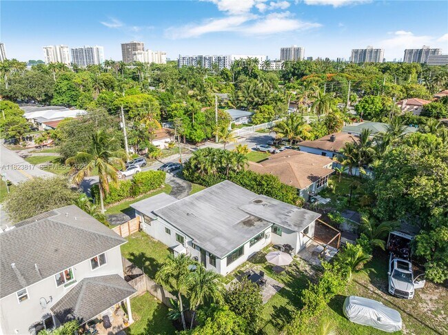 Building Photo - 11534 NE 13th Ave