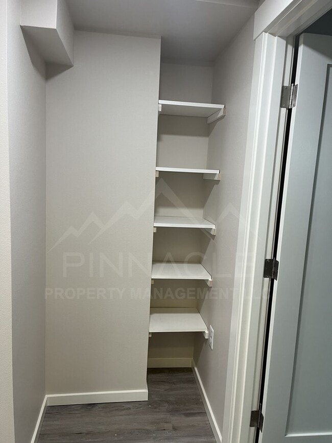 Building Photo - 1-5 1/2 Chicago Ave