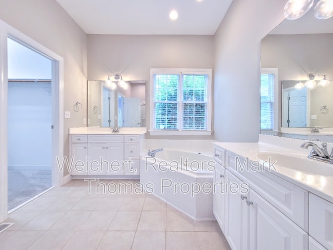 Building Photo - 116 Hamilton Hedge Pl