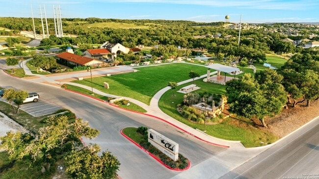 Building Photo - 143 Maravillas