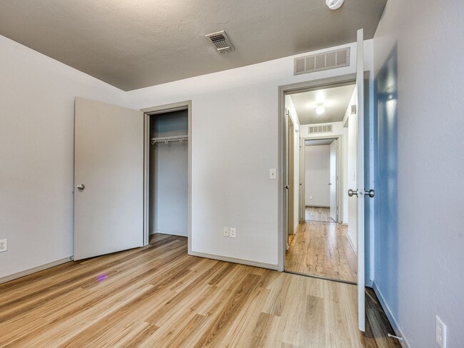 Building Photo - Charming 3-Bedroom Home in the Desirable V...