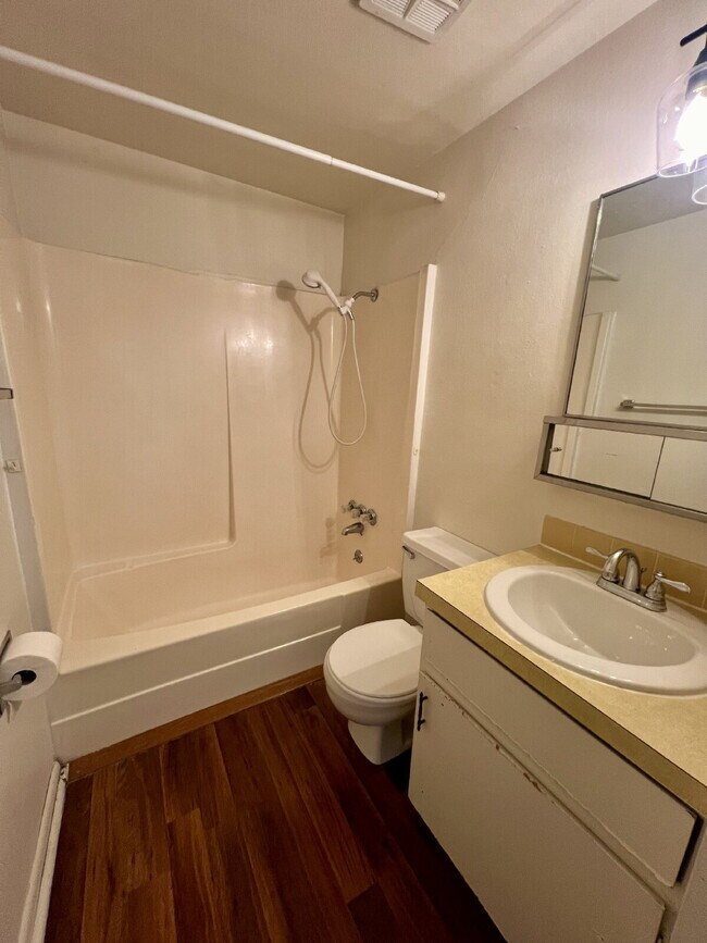 Building Photo - Affordable Two Bedroom Now Ready!