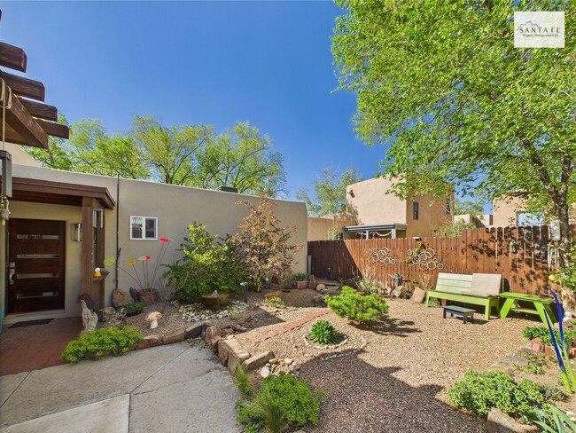 Building Photo - Beautifully Furnished and Equipped Propert...