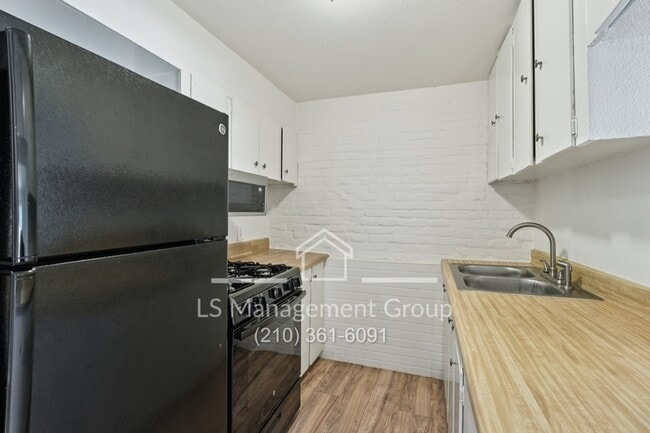 Building Photo - 408 Ira Ave