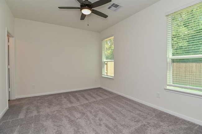 Building Photo - 27638 Mesabe Dr