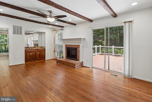 Building Photo - 903 Ridge Dr