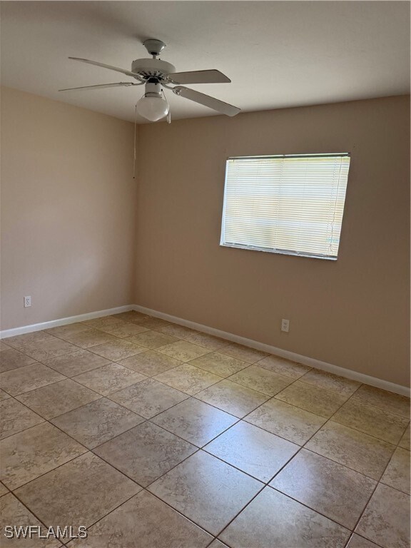 Building Photo - 825 SW 37th Terrace