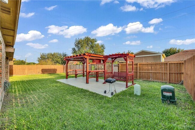 Building Photo - 3801 Yellowhammer Ave