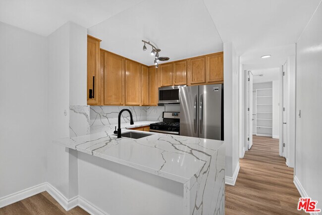 Building Photo - 6305 Green Valley Cir