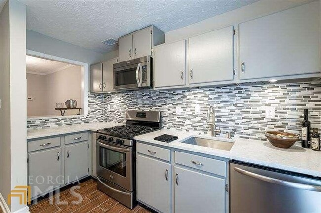 Building Photo - 306 Wynnes Ridge Cir SE