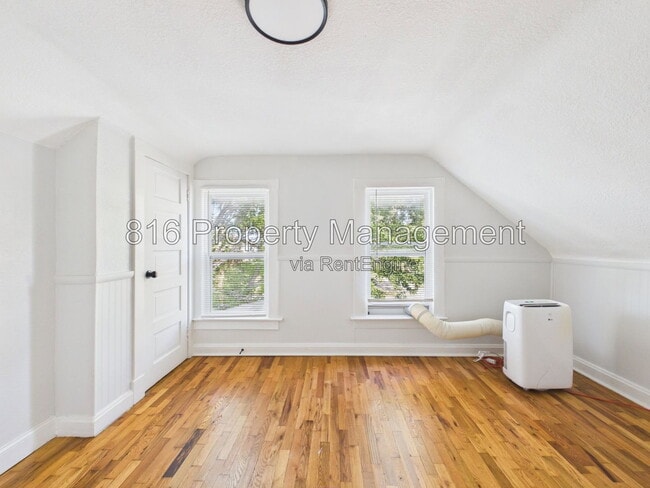 Building Photo - 836 N Montgall Ave
