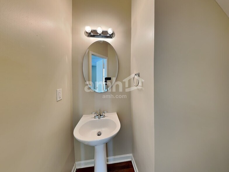 Building Photo - 3006 Chimney Wood Trl