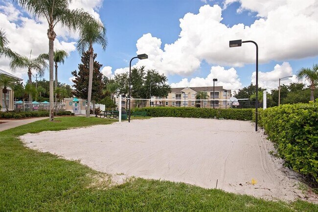 Building Photo - 2300 Silver Palm Dr
