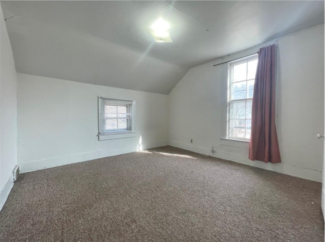 Building Photo - 4 bed 2 bath near UWEC available June 1st!...