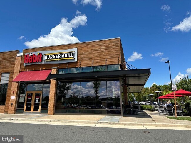 Building Photo - 43395 Briar Creek Terrace