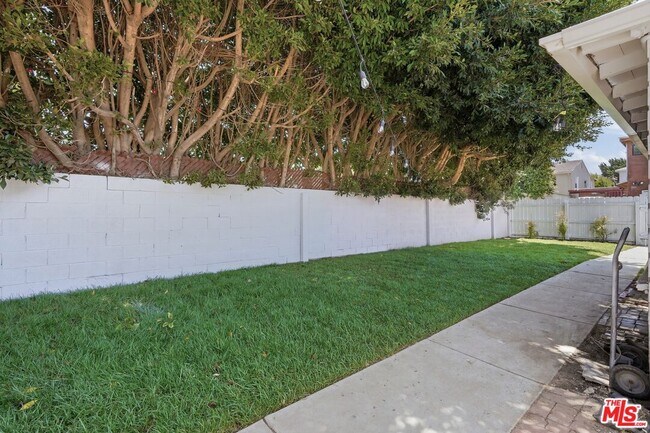 Building Photo - 2938 Kansas Ave