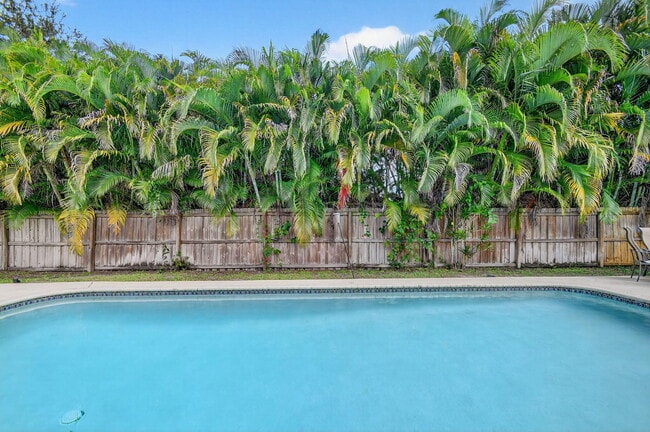 Building Photo - 4248 Palo Verde Dr