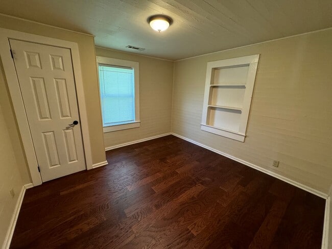 Building Photo - Updated 2/1 House in Old East Rome $995