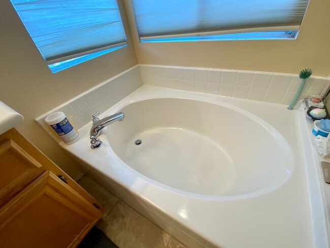 Building Photo - Scripps 3br plus loft garage yard granite kitchen TEXT 858-774-1574