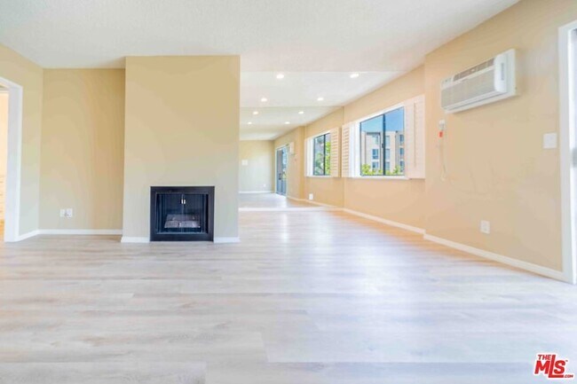 Building Photo - 11871 Idaho Ave