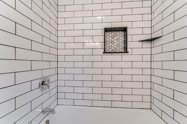 Building Photo - 4 Lingert Ave