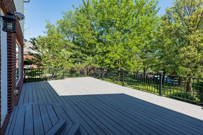 Building Photo - Short term rental available