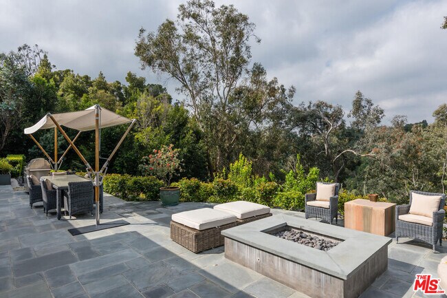 Building Photo - 3035 Lake Glen Dr