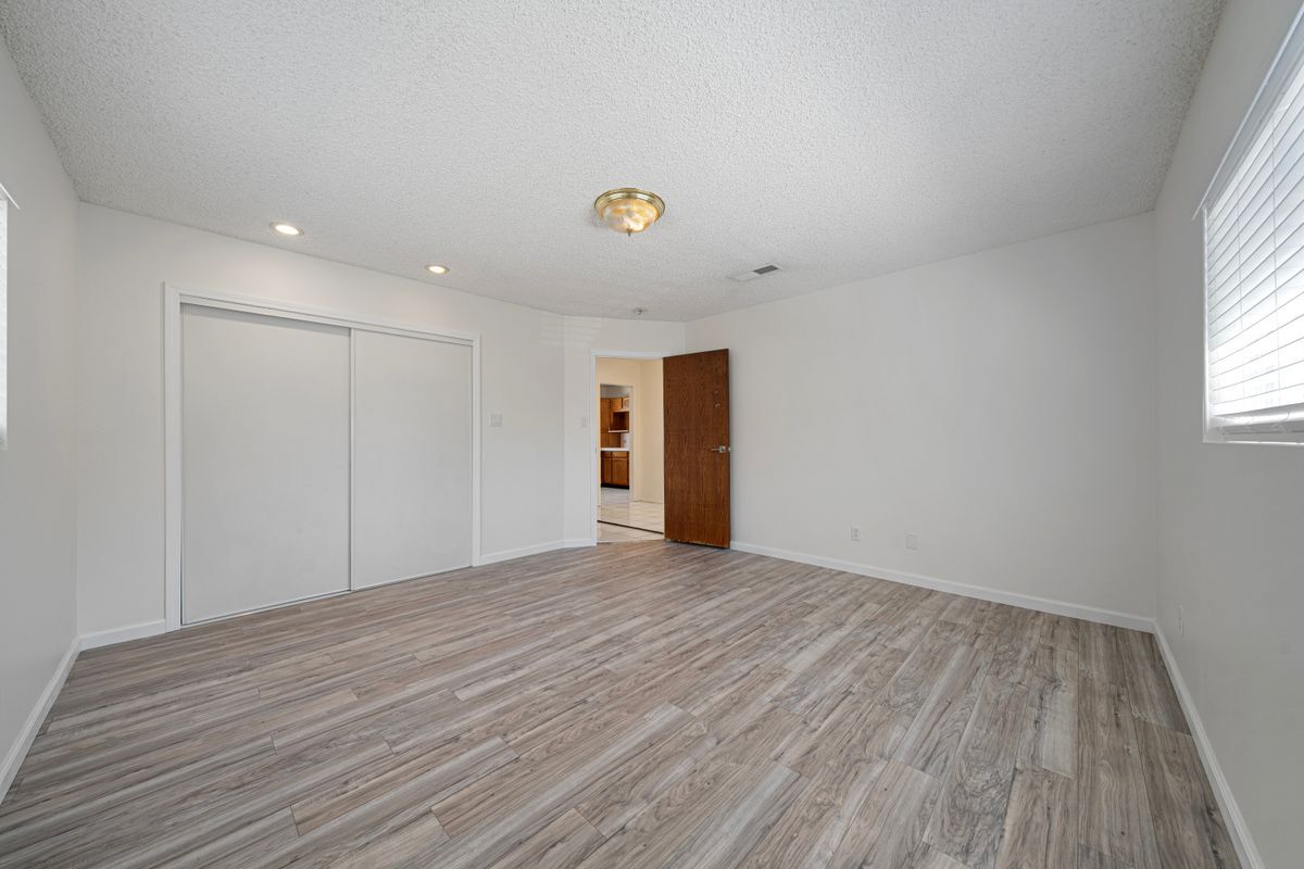 Building Photo - 3025 Sherwood Ave